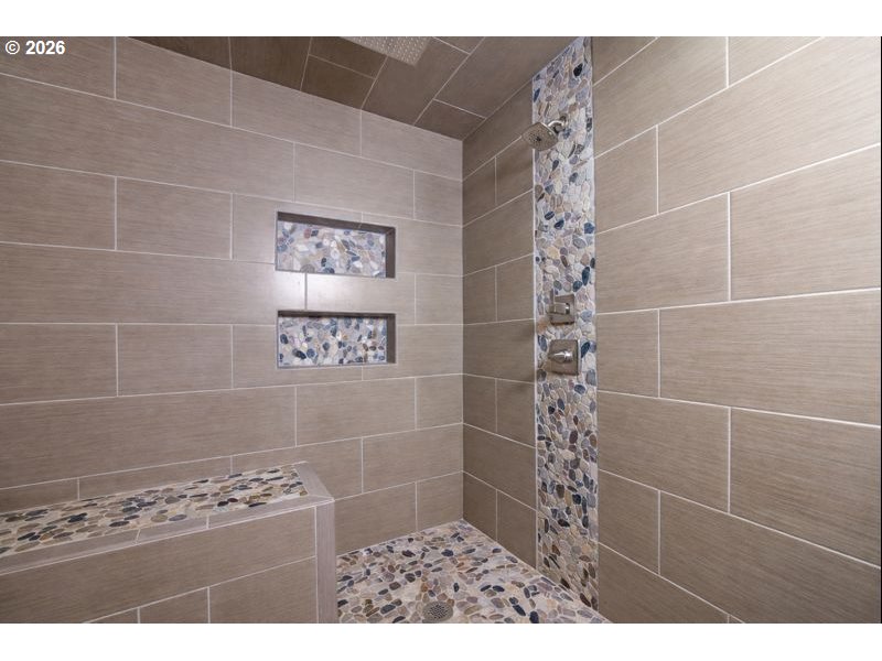 2010 Maple Terrace West Linn, OR 97068 - Photo 20 of 28 Attached Bathroom #2