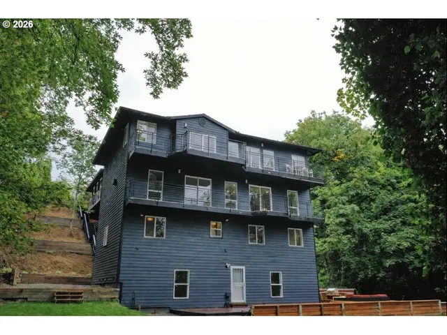 $1,095,000 | 2010 Maple Terrace, West Linn, OR 97068