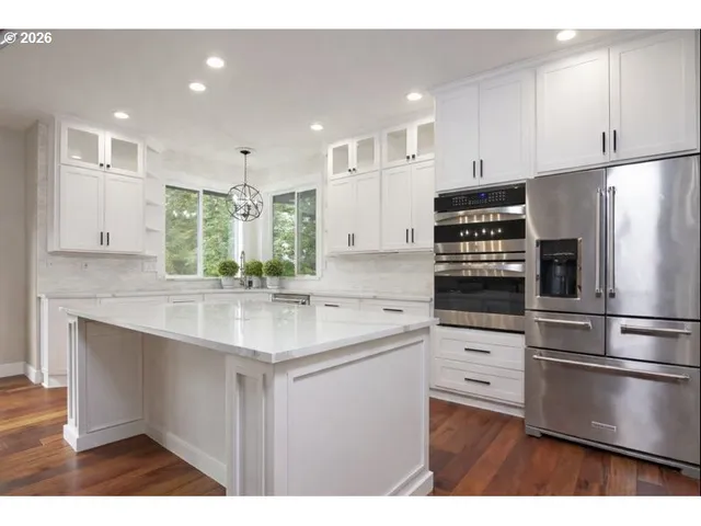 $1,095,000 | 2010 Maple Terrace, West Linn, OR 97068