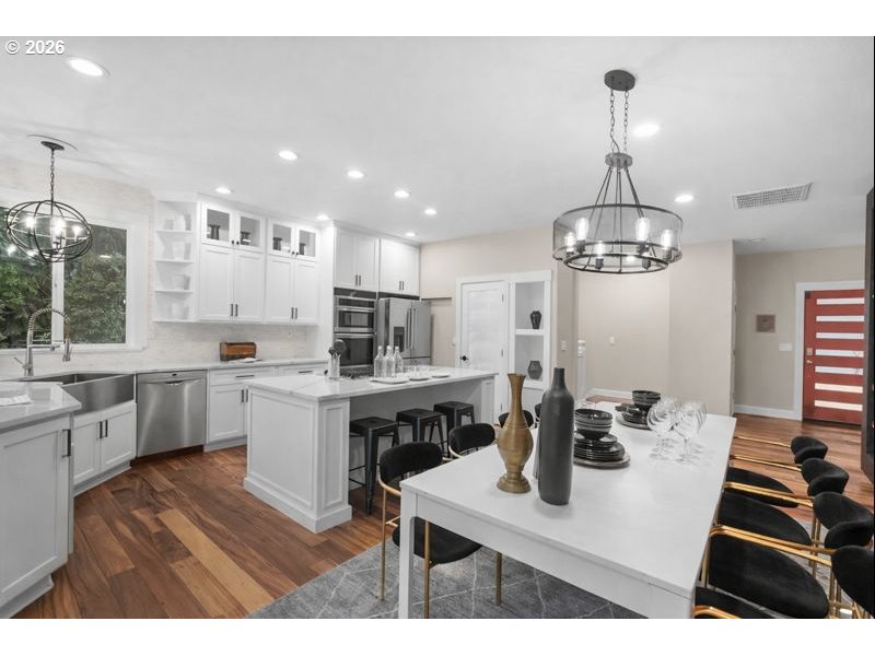 2010 Maple Terrace West Linn, OR 97068 - Photo 6 of 28 Kitchen/Dining Room