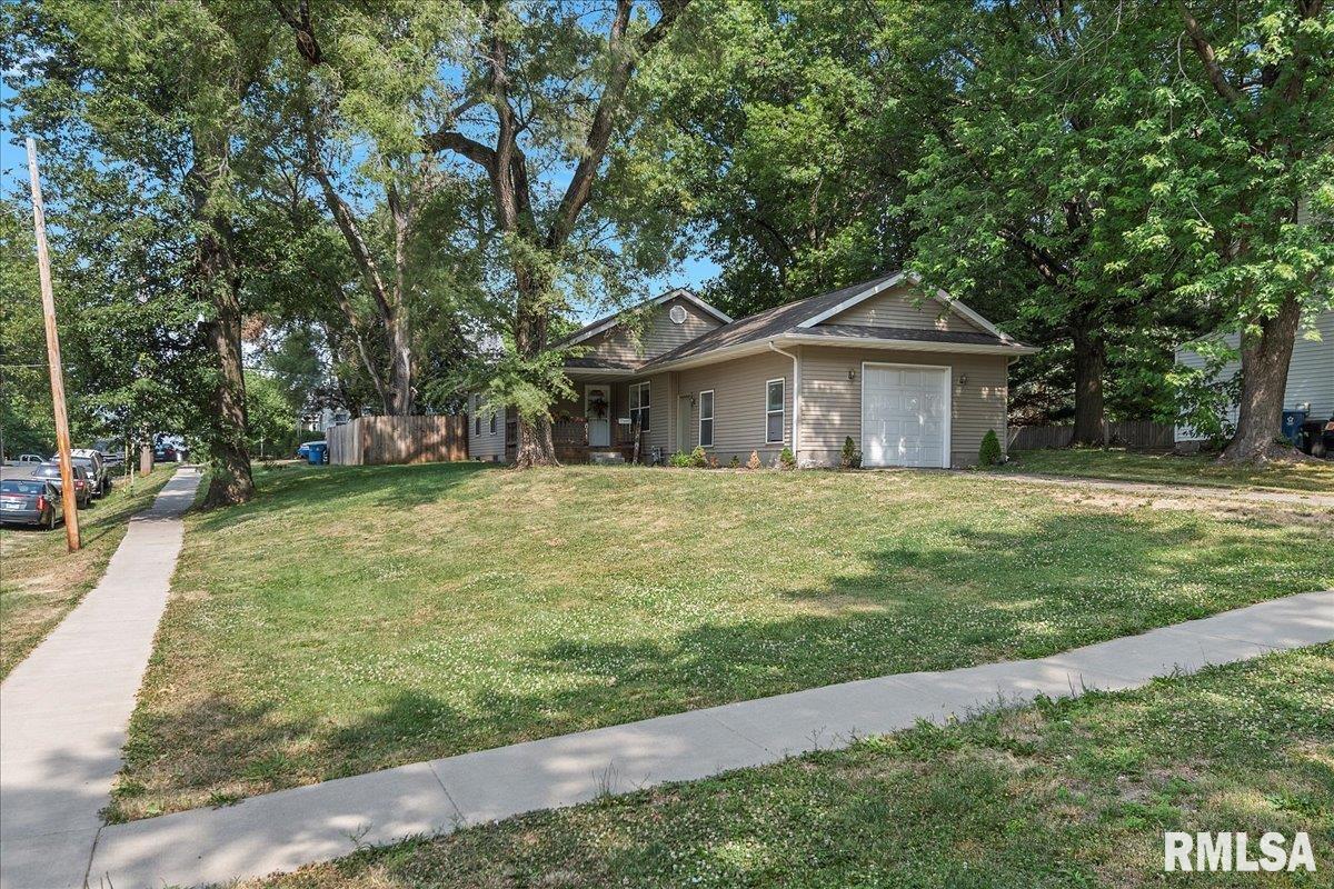 811 West Dorlan Avenue Springfield, IL 62702 - Photo 2 of 27