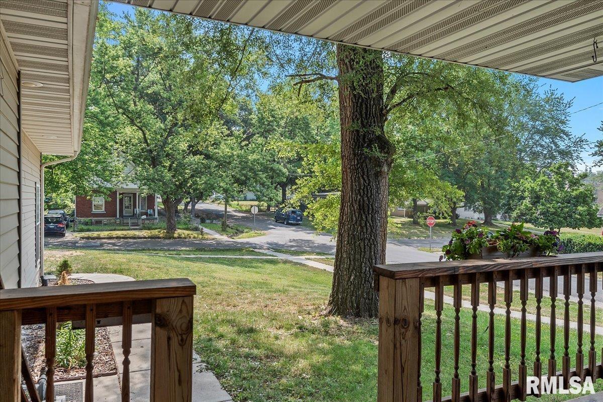811 West Dorlan Avenue Springfield, IL 62702 - Photo 5 of 27