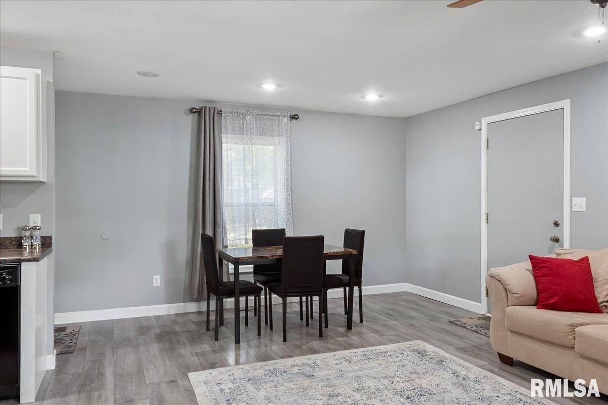 811 West Dorlan Avenue Springfield, IL 62702 - Photo 8 of 27