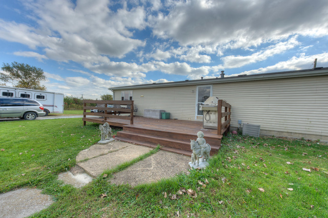 546 East Munz Road Crete, IL 60417 - Photo 6 of 16 a view of backyard with seating area