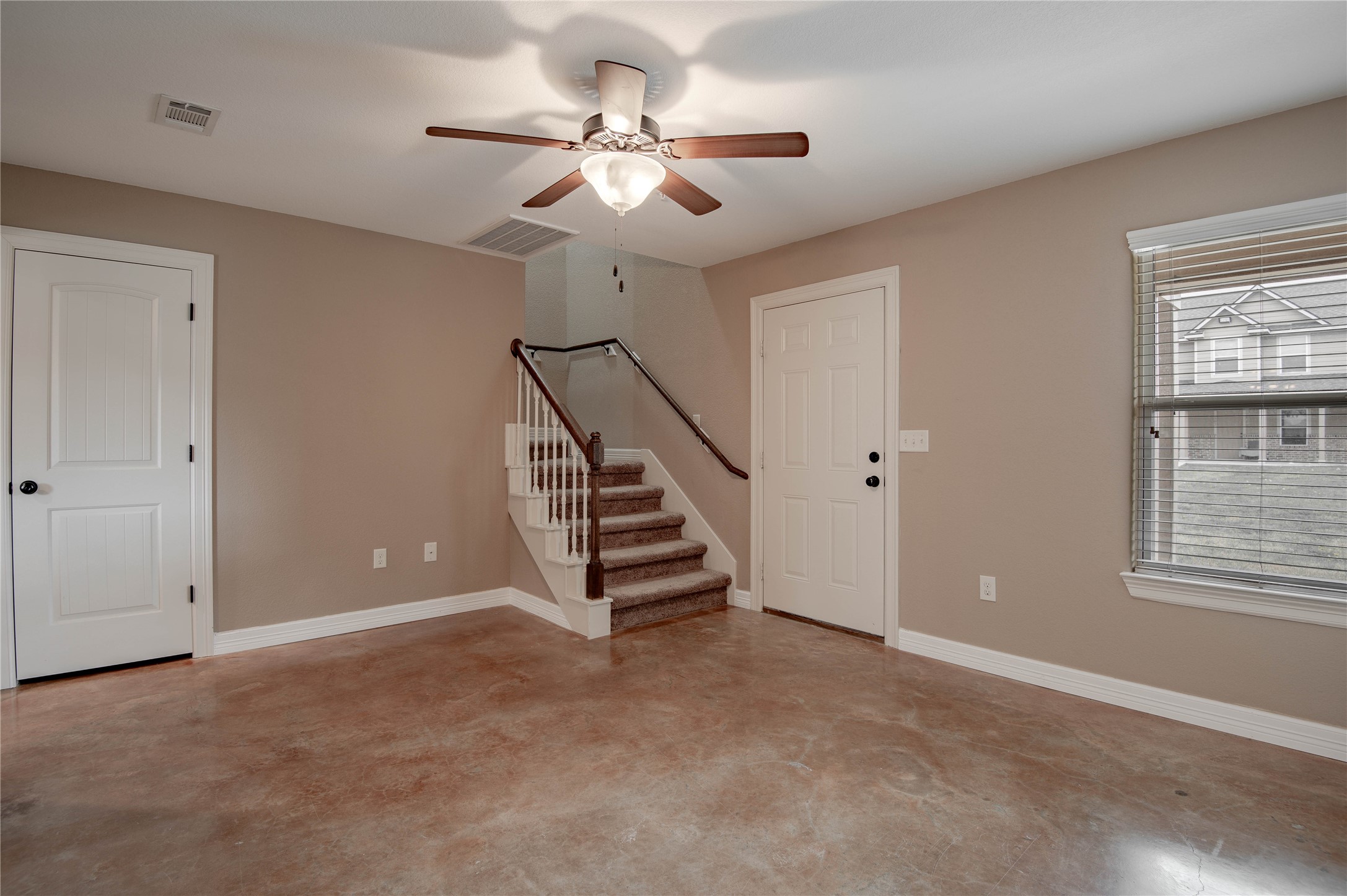 2002 20th Street, Unit 103 Huntsville, TX 77340 - Photo 6 of 23
