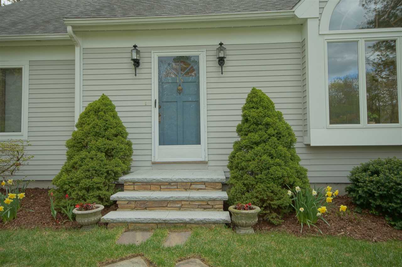 15 Lindsay Road Hooksett, NH 03106 - Photo 3 of 30