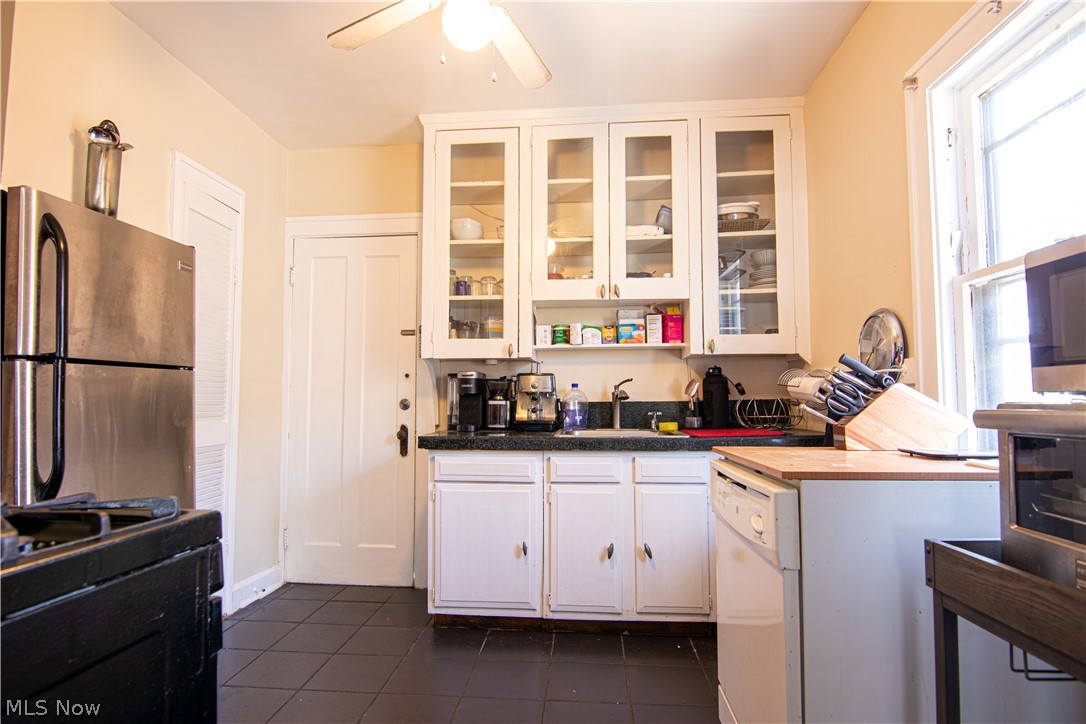 3236 Clarendon Road Cleveland, OH 44118 - Photo 15 of 31