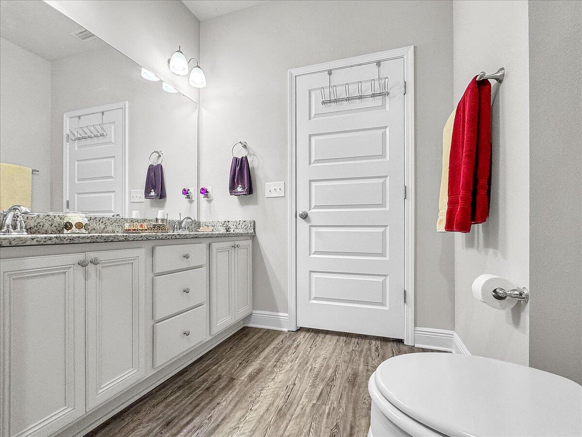 3568 Moonstone Drive Navarre, FL 32566 - Photo 21 of 39 a bathroom with a appliances a sink and a mirror