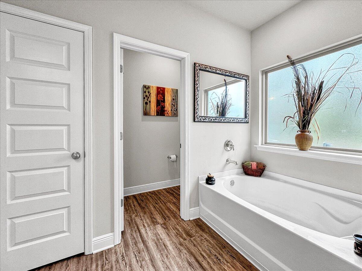 3568 Moonstone Drive Navarre, FL 32566 - Photo 29 of 39 a bathroom with a bathtub and a window
