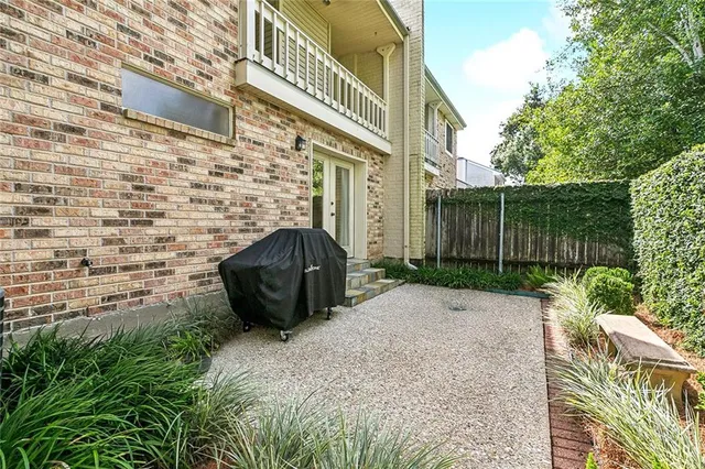 $379,000 | 712 Old Metairie Place, Metairie, LA 70001