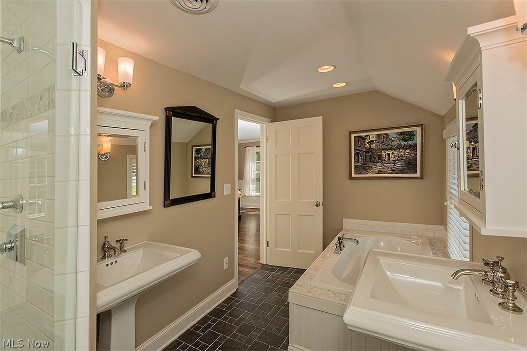 33325 Woodleigh Road Cleveland, OH 44124 - Photo 25 of 35