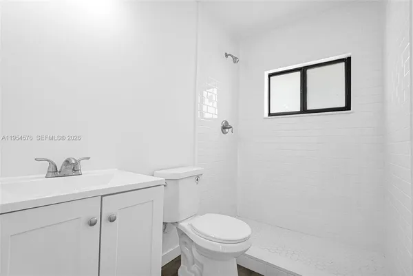 $1,850 | 13210 Memorial Highway, Unit 216, North Miami, FL 33161