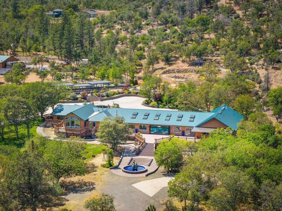 601 Outsen Road Yreka, CA 96097 - Photo 1 of 46 Gallery Image 1