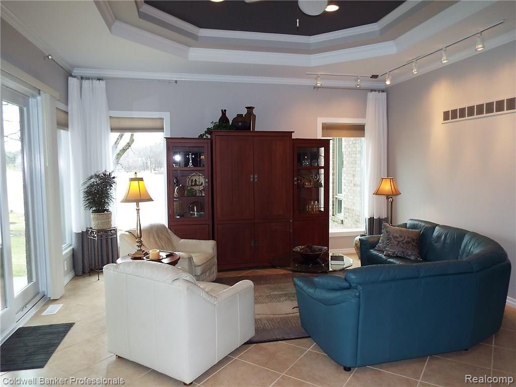 3379 Pleasant Valley Road Brighton, MI 48114 - Photo 21 of 34 PLEASANT VALLEY 3379 (5).JPG