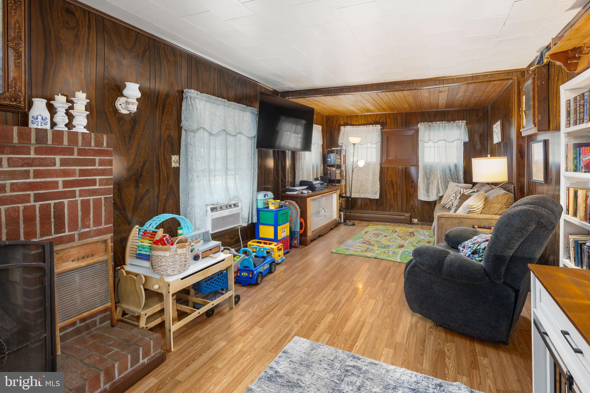 26467 Mariners Road Crisfield, MD 21817 - Photo 14 of 44 a living room with furniture and wooden floor