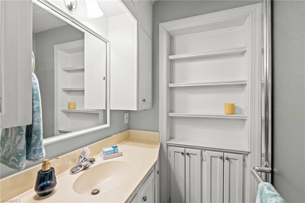 1430 Eldorada Road Winston-Salem, NC 27103 - Photo 25 of 45 Ensuite with built ins.