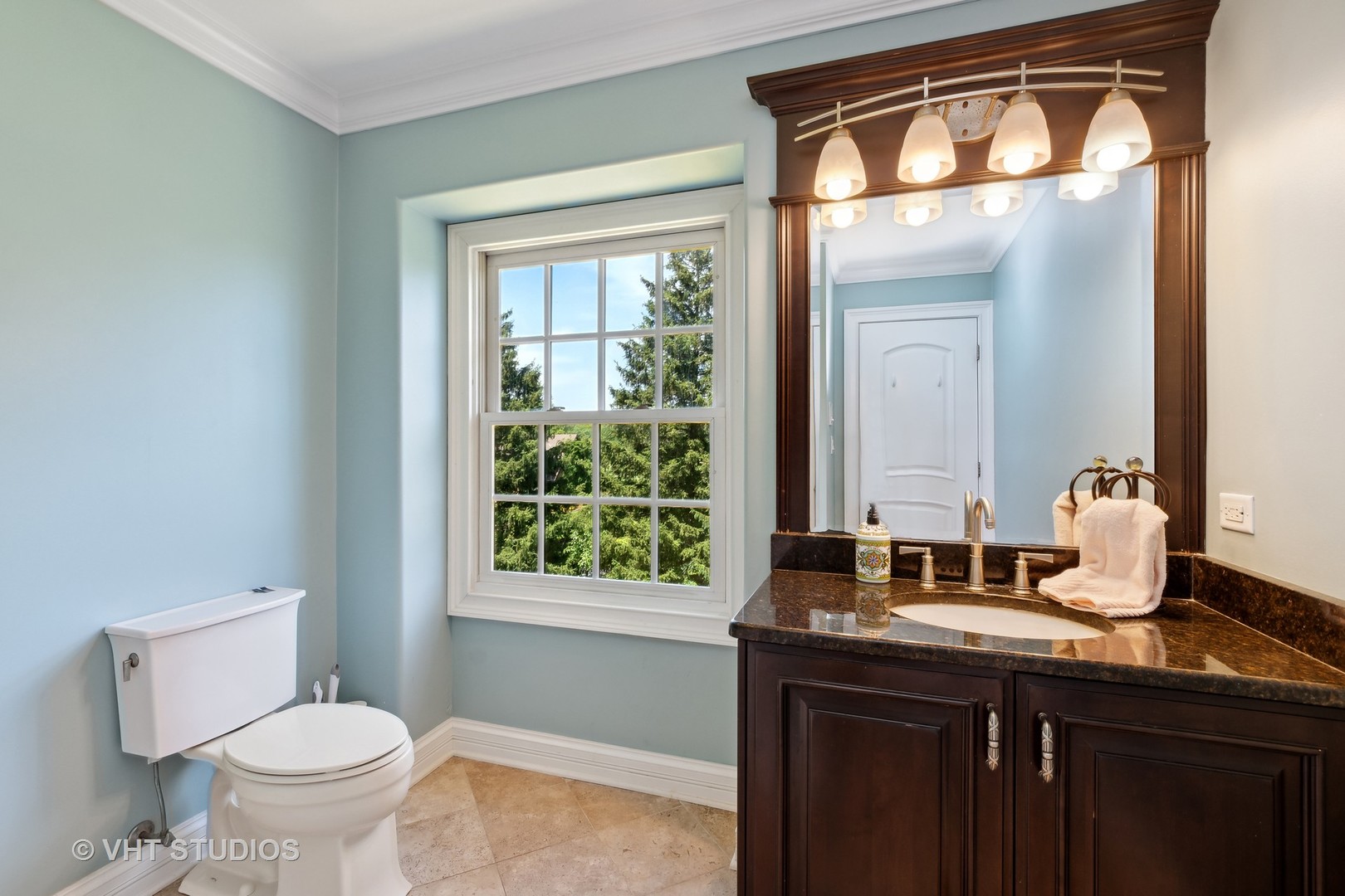 562 A Aberdeen Road Frankfort, IL 60423 - Photo 23 of 47 a bathroom with a toilet a sink and a mirror