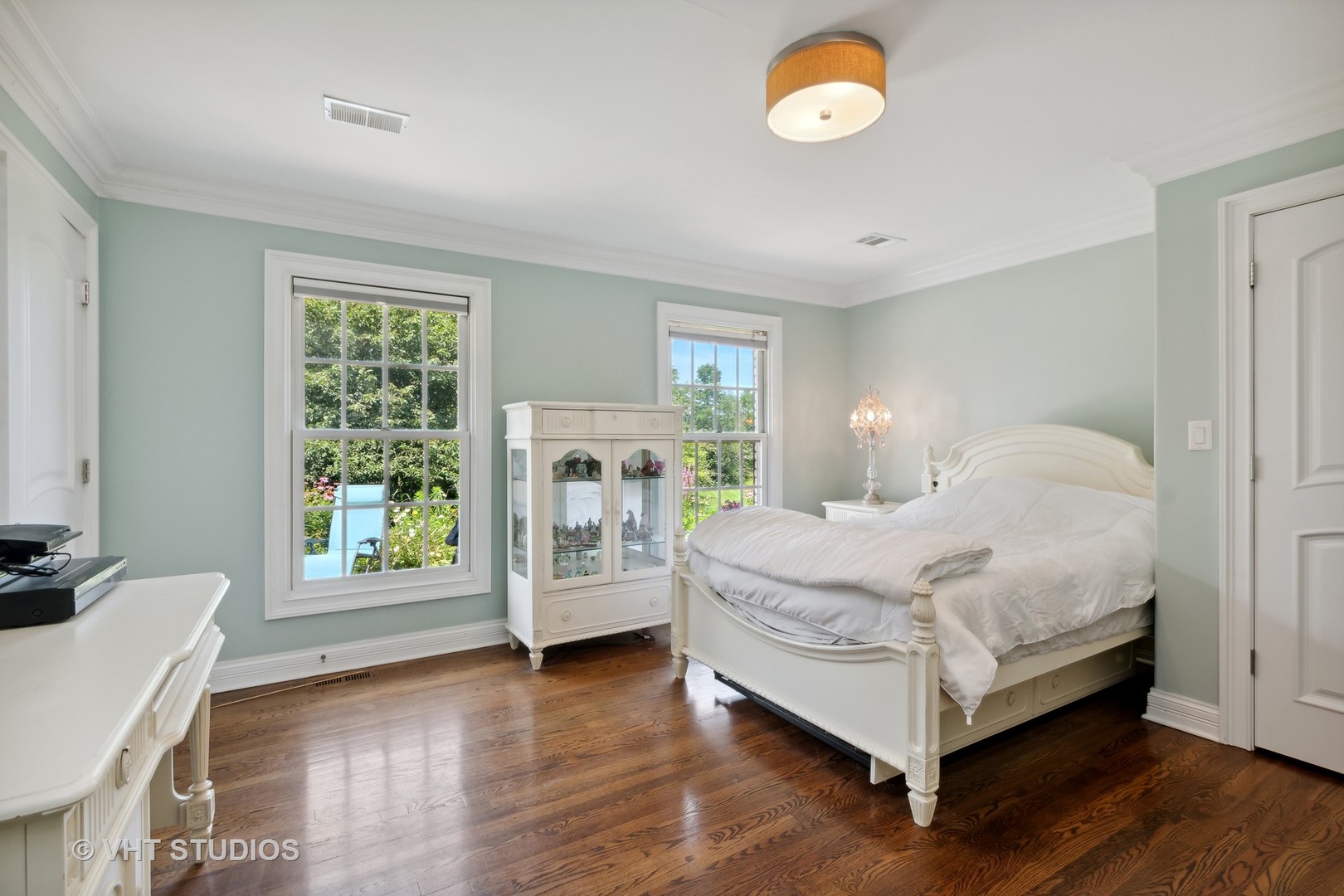 562 A Aberdeen Road Frankfort, IL 60423 - Photo 24 of 47 a bed room with a bed and a window