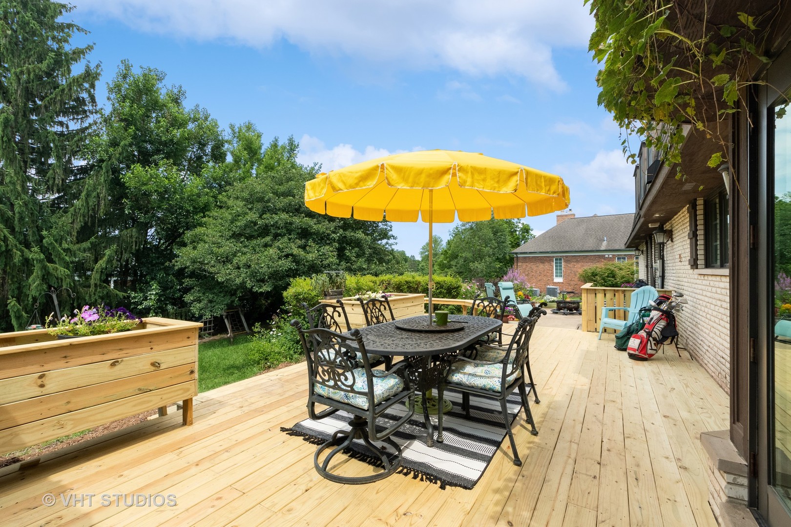 562 A Aberdeen Road Frankfort, IL 60423 - Photo 32 of 47 a view of a swimming pool with a table and chairs