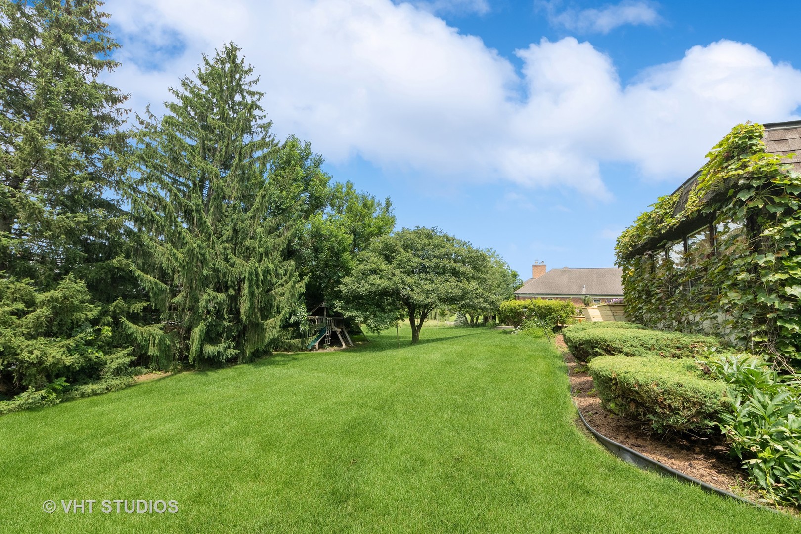 562 A Aberdeen Road Frankfort, IL 60423 - Photo 34 of 47 a view of a garden with a building in the background
