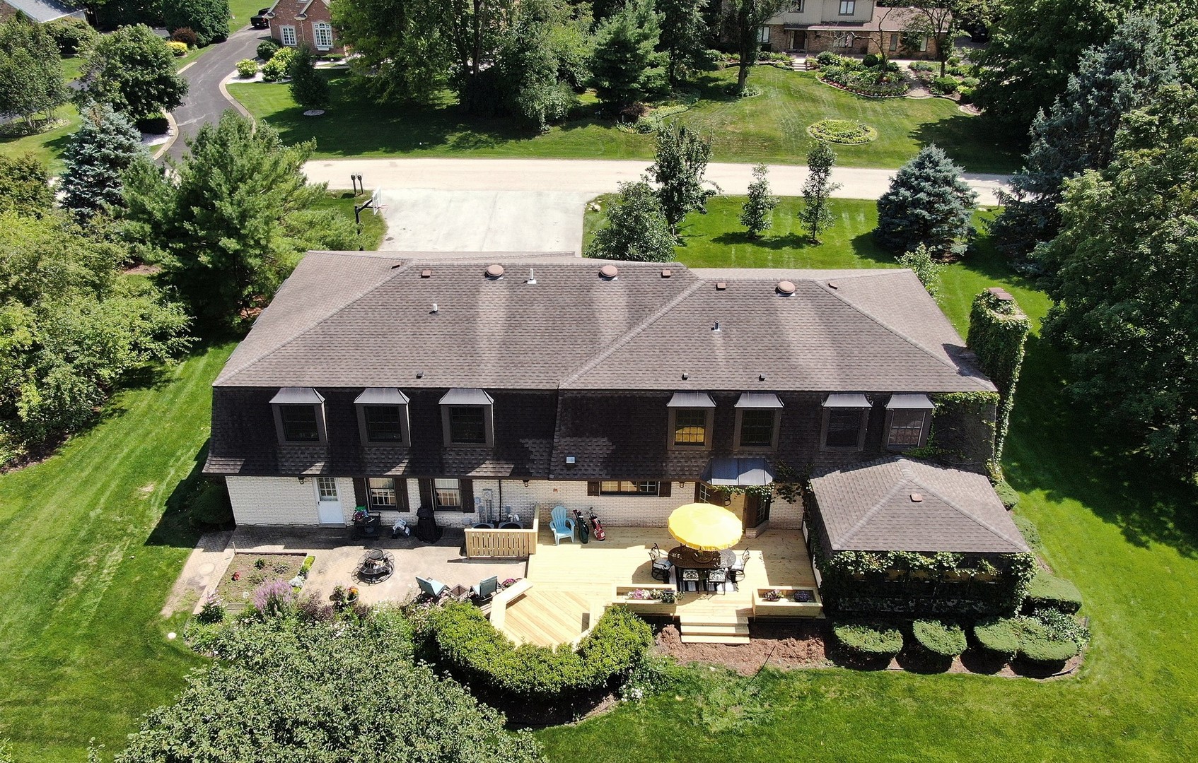 562 A Aberdeen Road Frankfort, IL 60423 - Photo 37 of 47 an aerial view of a house with garden and patio