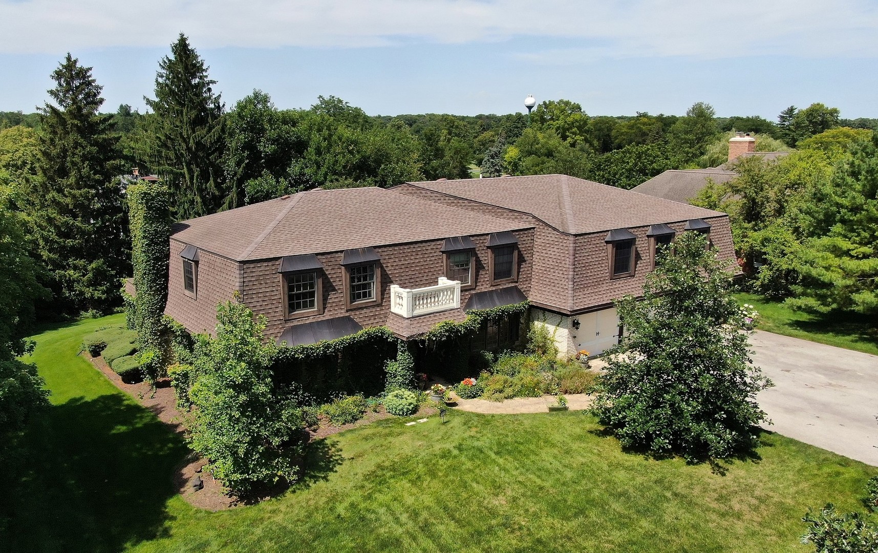 562 A Aberdeen Road Frankfort, IL 60423 - Photo 44 of 47 a aerial view of a house with a yard and lake view