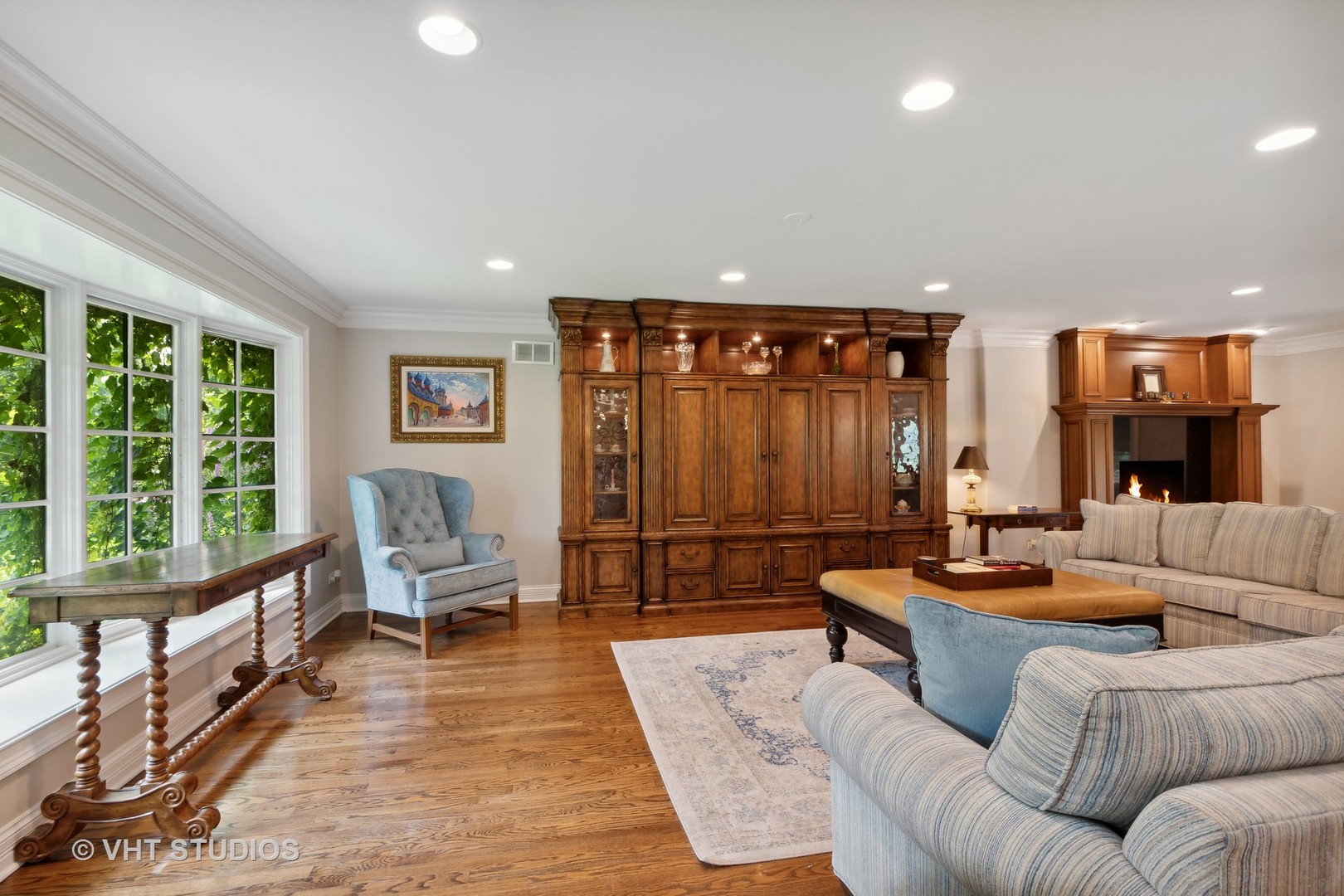 562 A Aberdeen Road Frankfort, IL 60423 - Photo 5 of 47 a living room with furniture and a fireplace