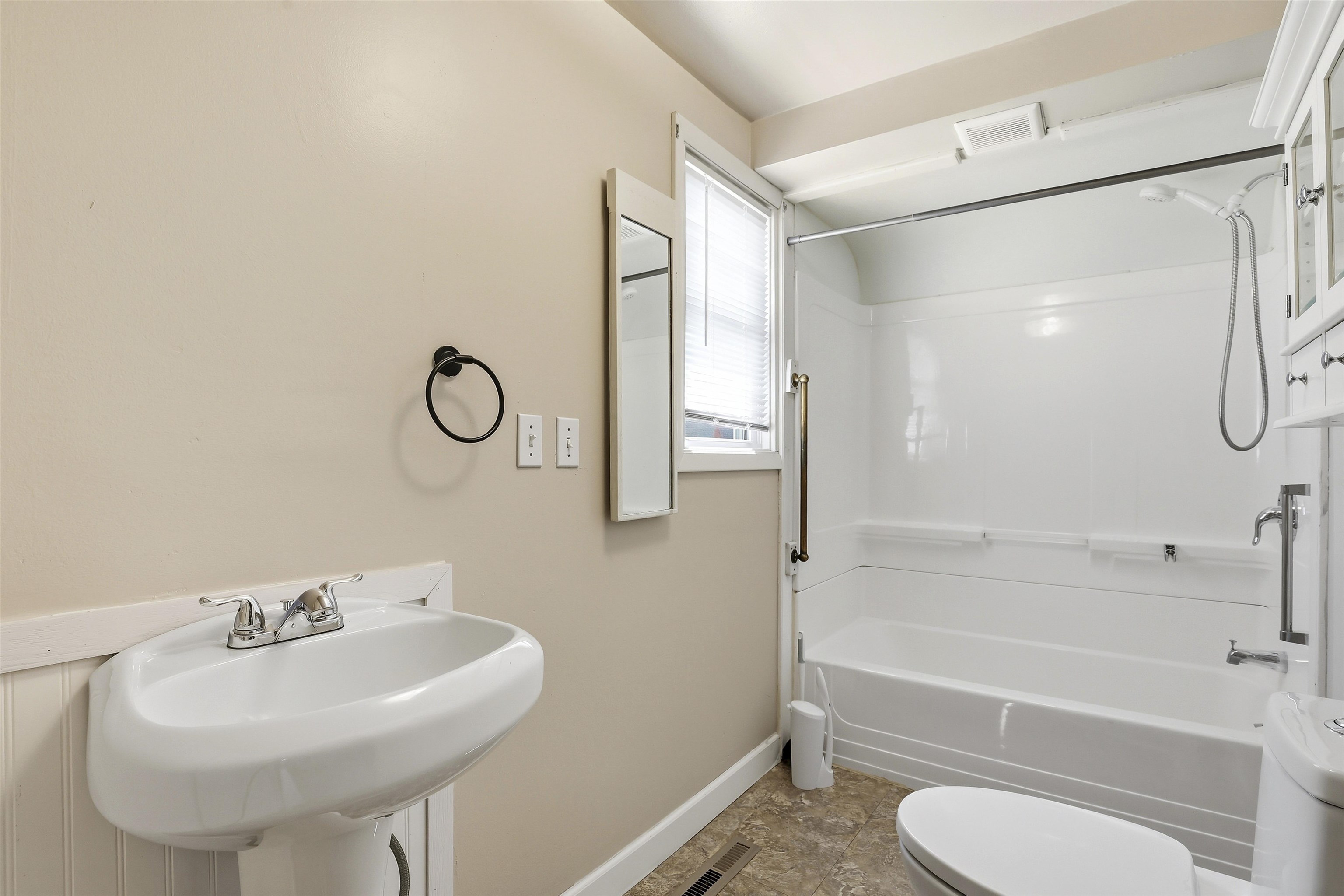 521 East Calumet Street Appleton, WI 54915 - Photo 9 of 20