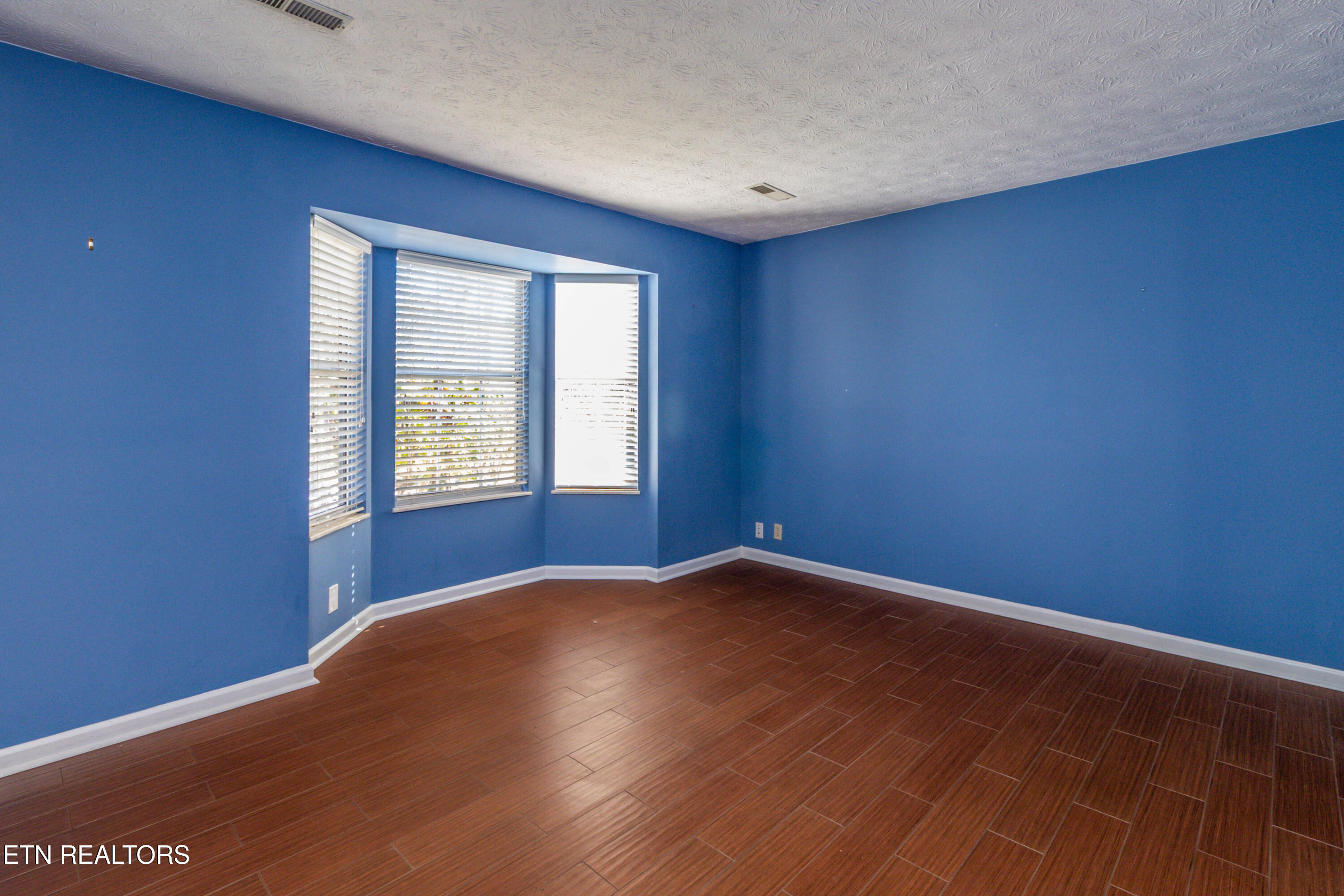 1633 Cheney Road Knoxville, TN 37922 - Photo 13 of 43 Living Room/Office