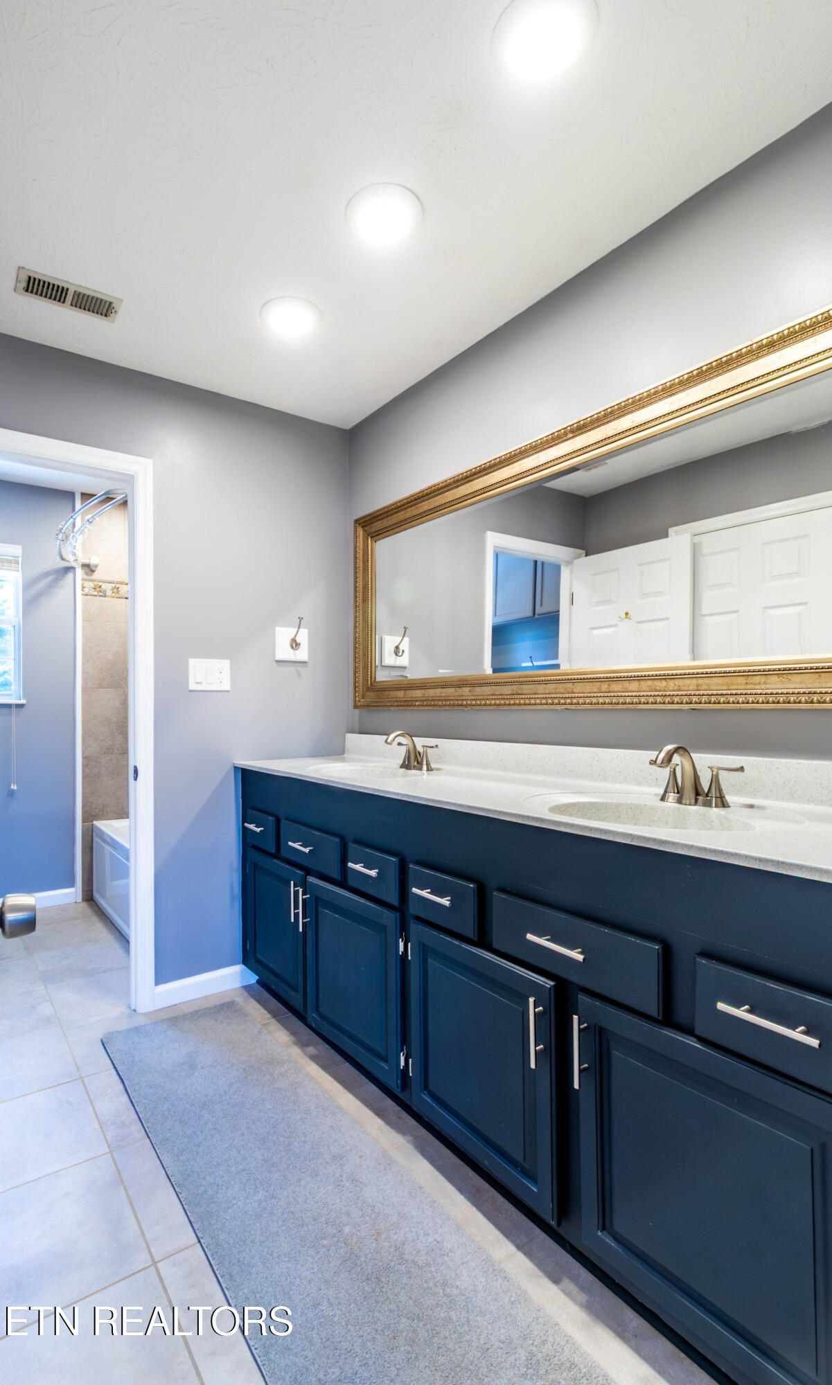 1633 Cheney Road Knoxville, TN 37922 - Photo 17 of 43 Master Suite