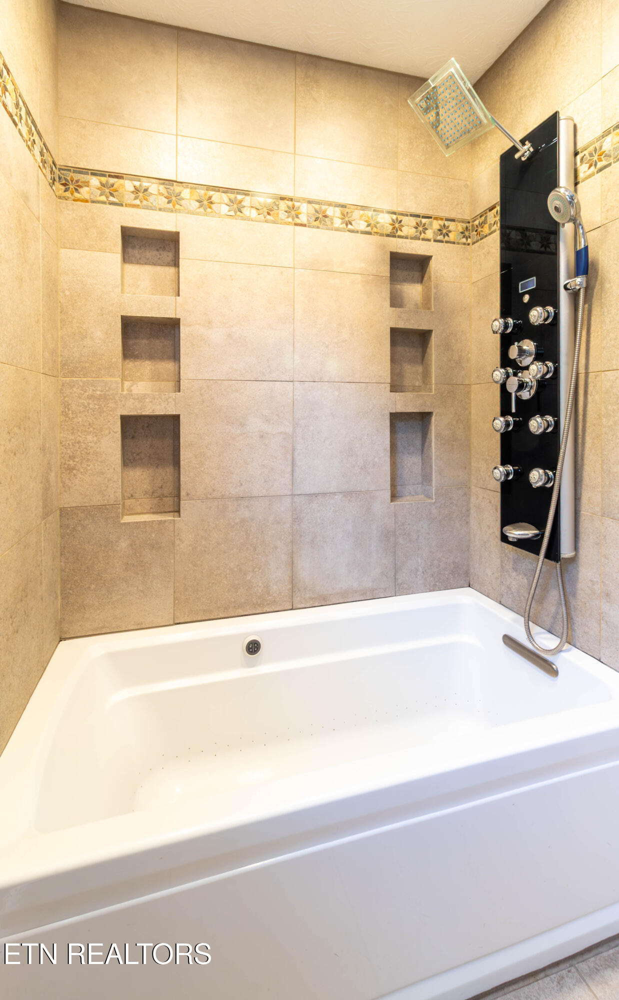 1633 Cheney Road Knoxville, TN 37922 - Photo 18 of 43 Master Bath