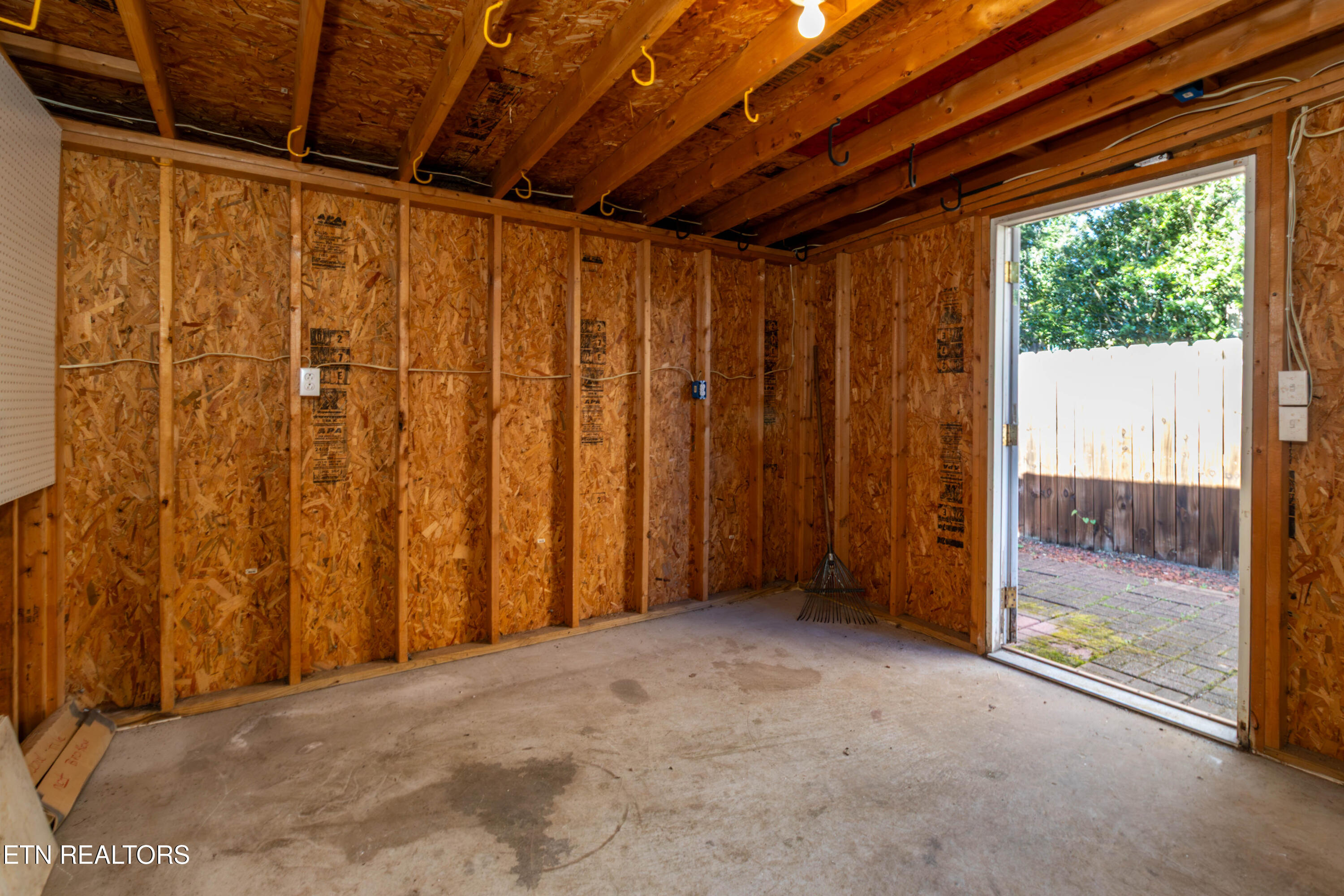 1633 Cheney Road Knoxville, TN 37922 - Photo 33 of 43 Work Shop/Storage