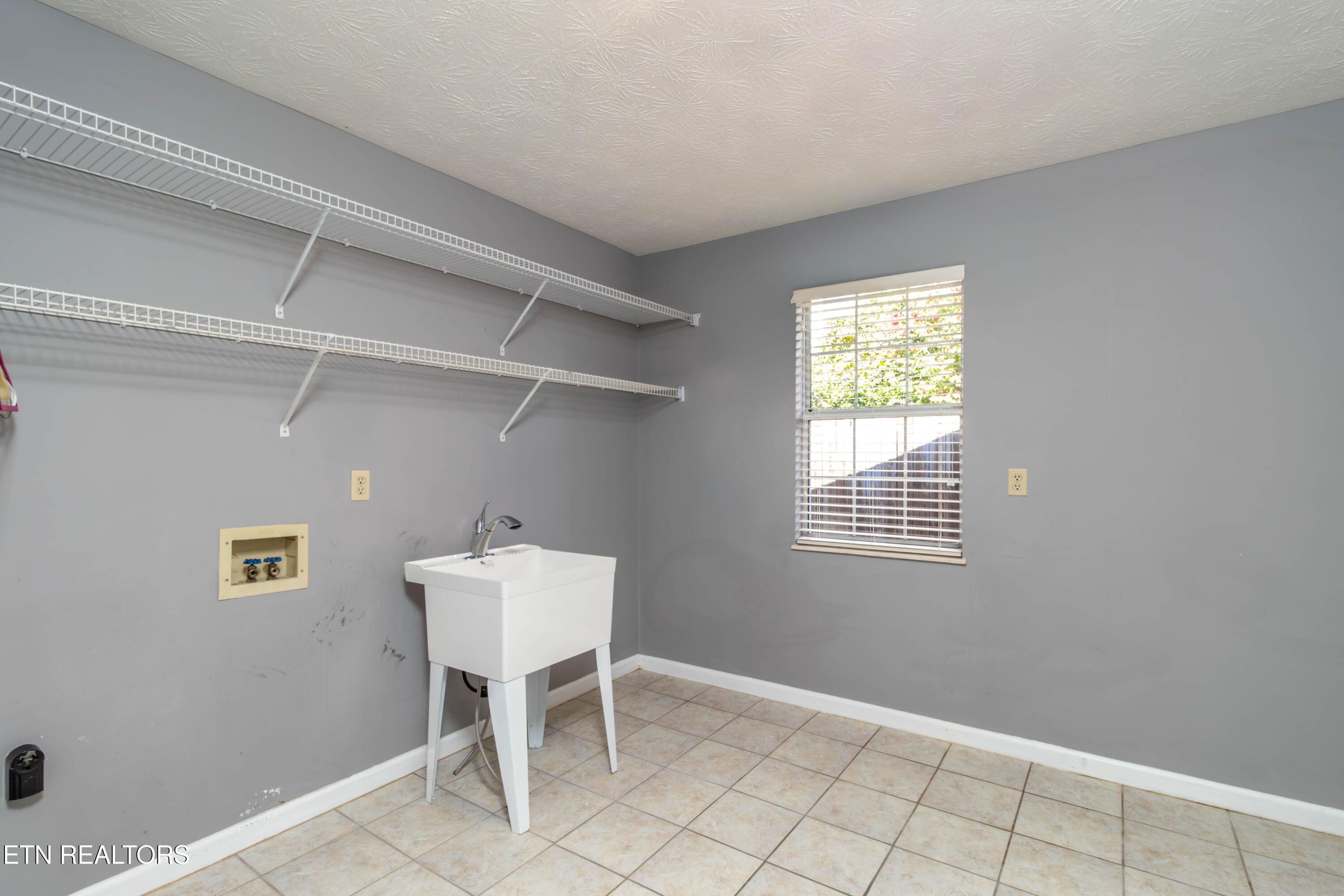 1633 Cheney Road Knoxville, TN 37922 - Photo 39 of 43 Laundry