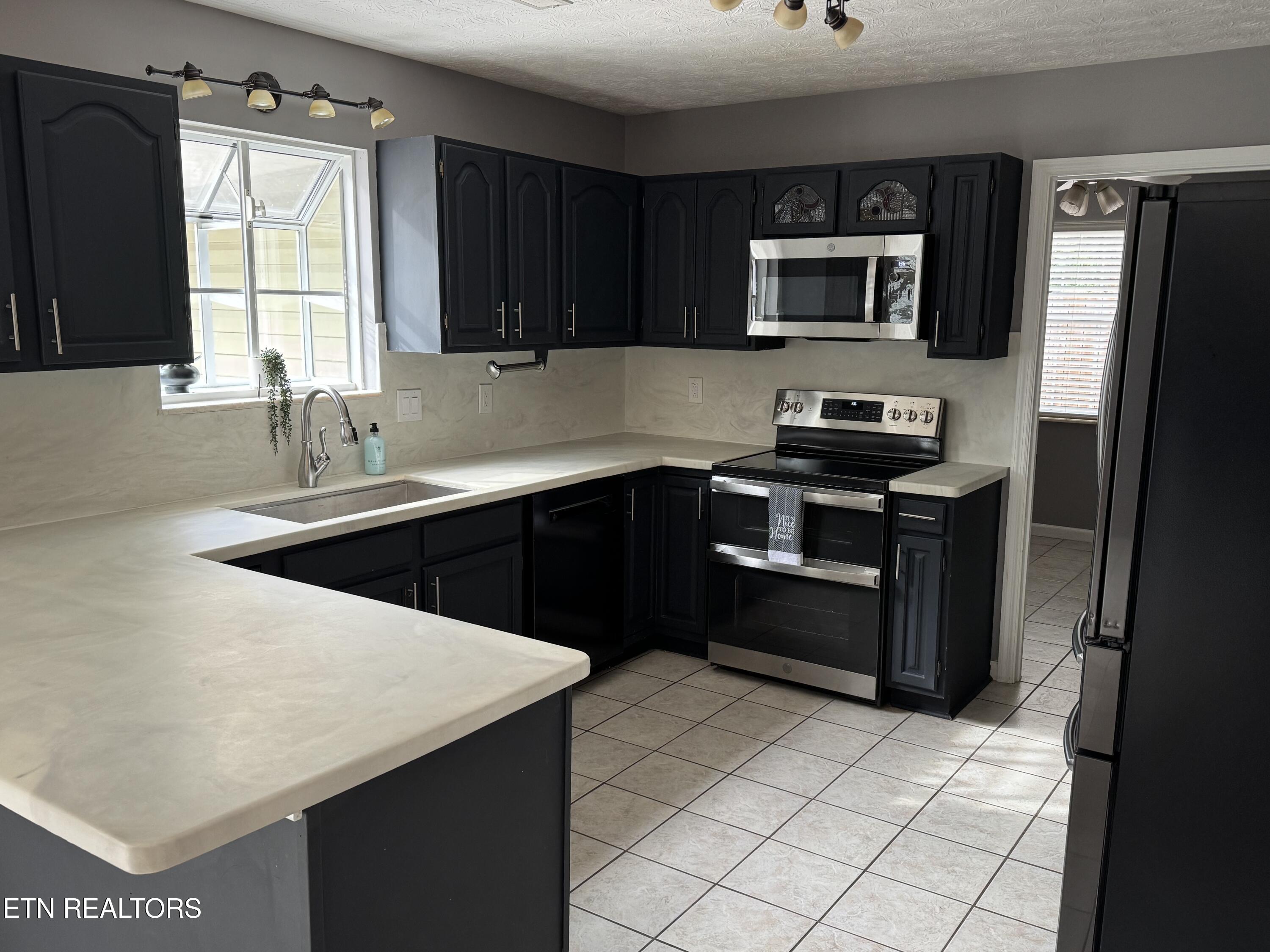 1633 Cheney Road Knoxville, TN 37922 - Photo 4 of 43 Kitchen