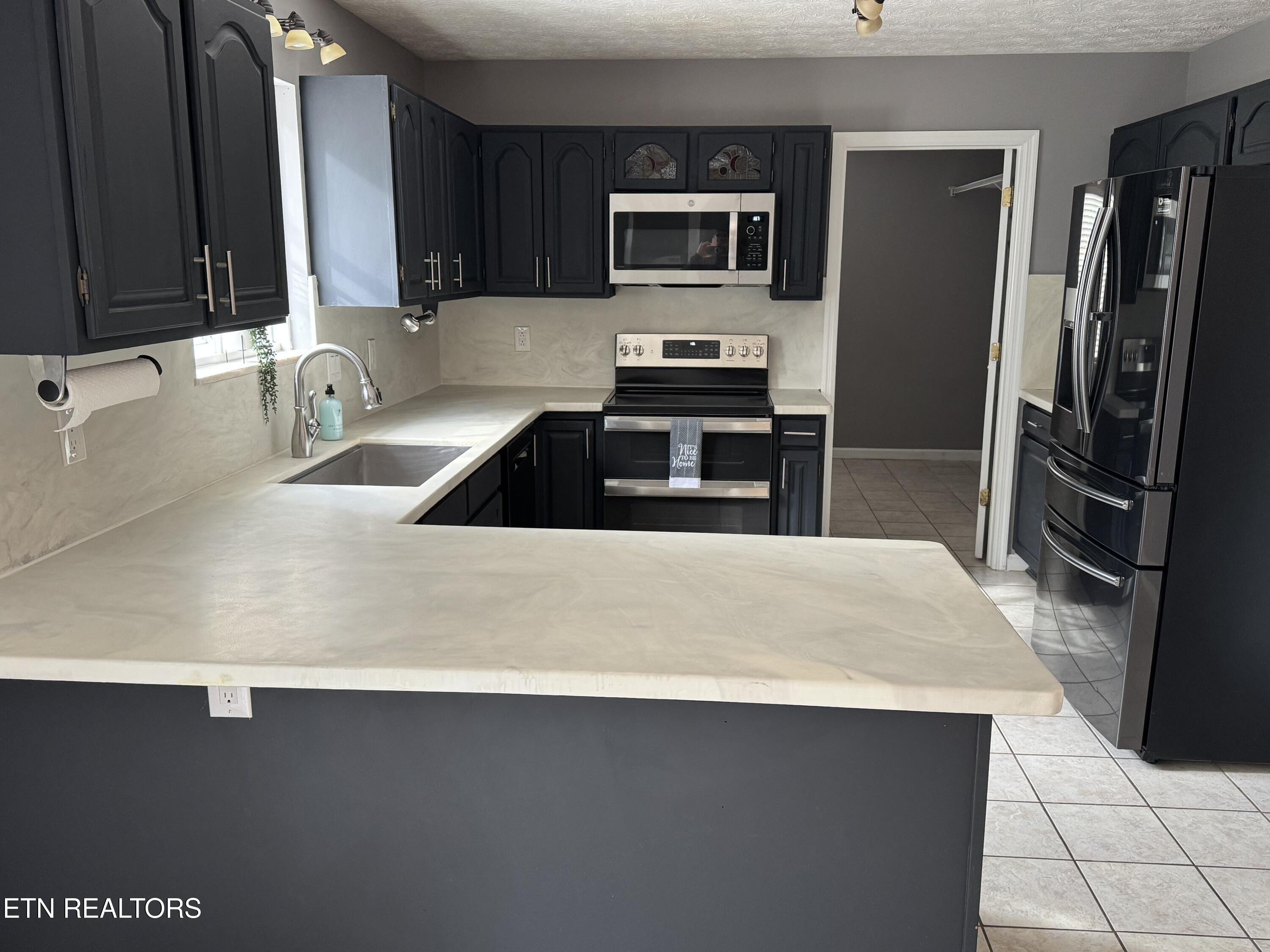 1633 Cheney Road Knoxville, TN 37922 - Photo 5 of 43 Kitchen