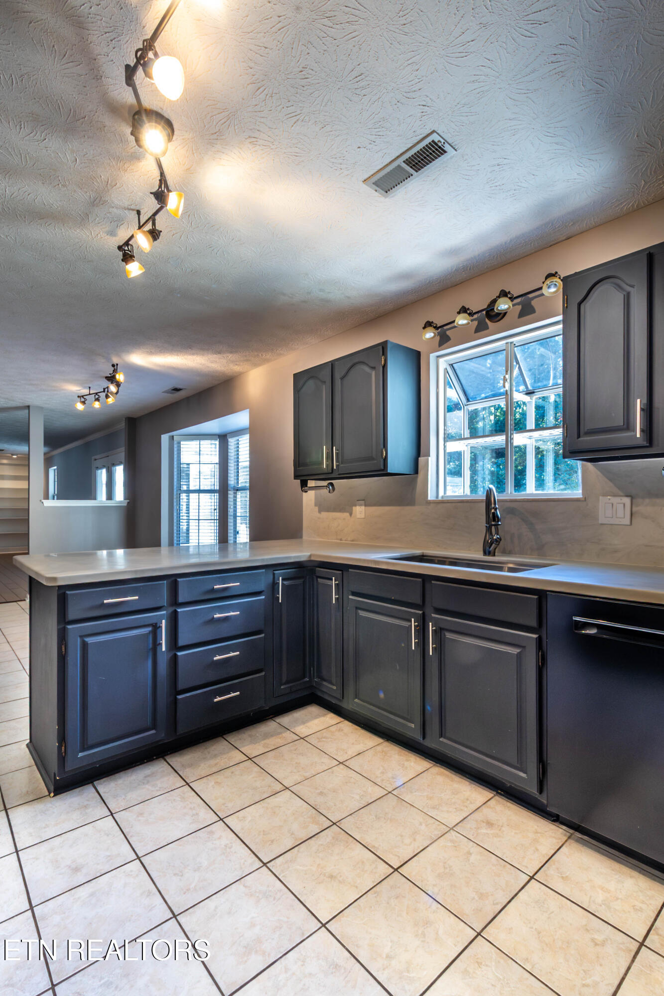 1633 Cheney Road Knoxville, TN 37922 - Photo 6 of 43 Kitchen
