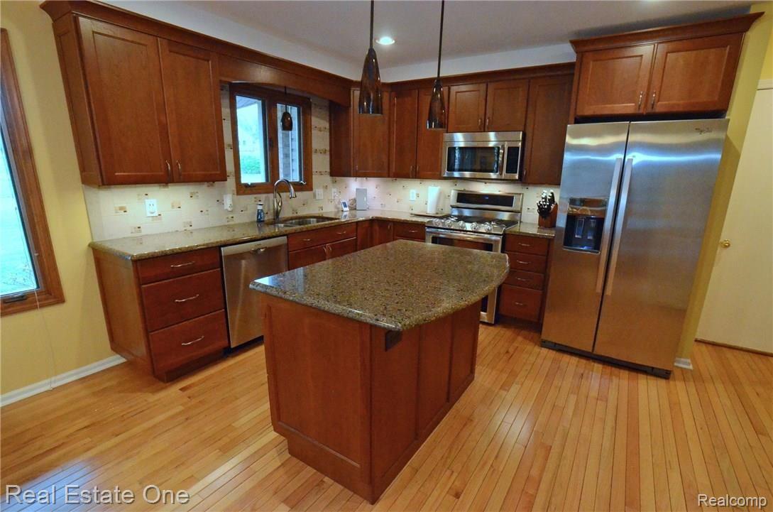 9537 Klais Road Clarkston, MI 48348 - Photo 4 of 24 Kitchen 2.jpg