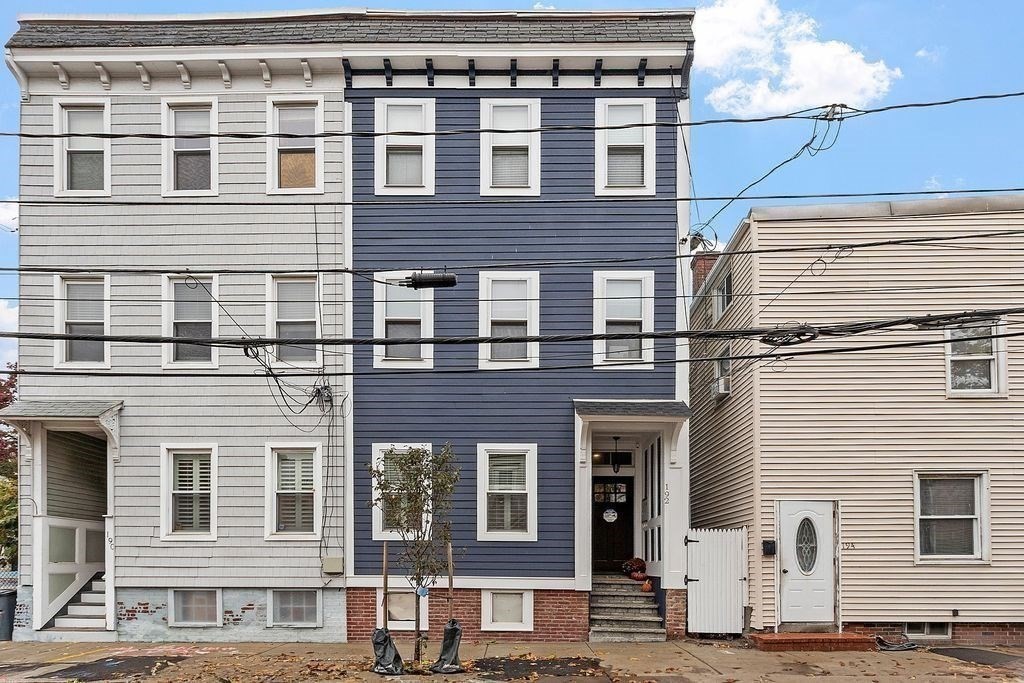192 West Fifth Street, Unit 1 Boston, MA 02127 - Photo 22 of 24 a front view of a building