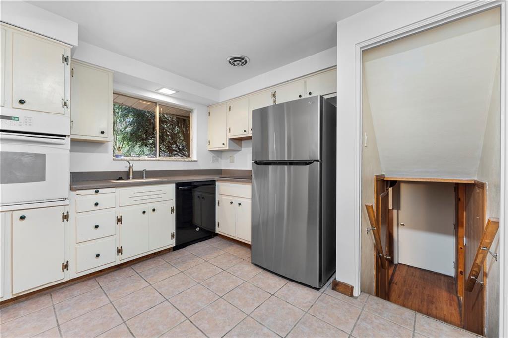213 Sleepy Hollow Road Pittsburgh, PA 15216 - Photo 8 of 43 Gallery Image 8