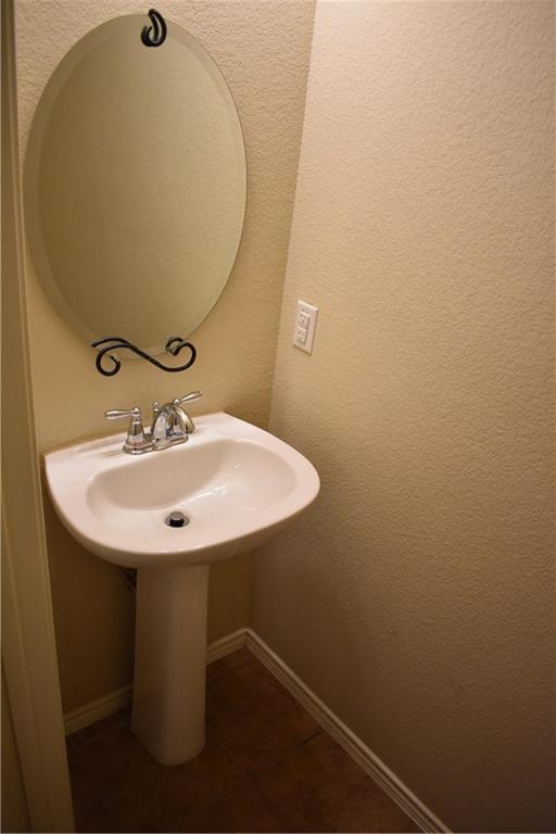 1310 West Parmer Lane, Unit 1503 Austin, TX 78727 - Photo 18 of 26 Bathroom with baseboards