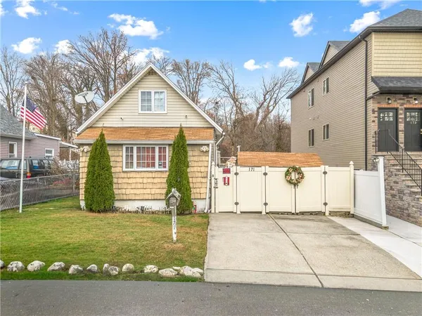 $499,999 | 171 Burke Avenue | Travis-Chelsea