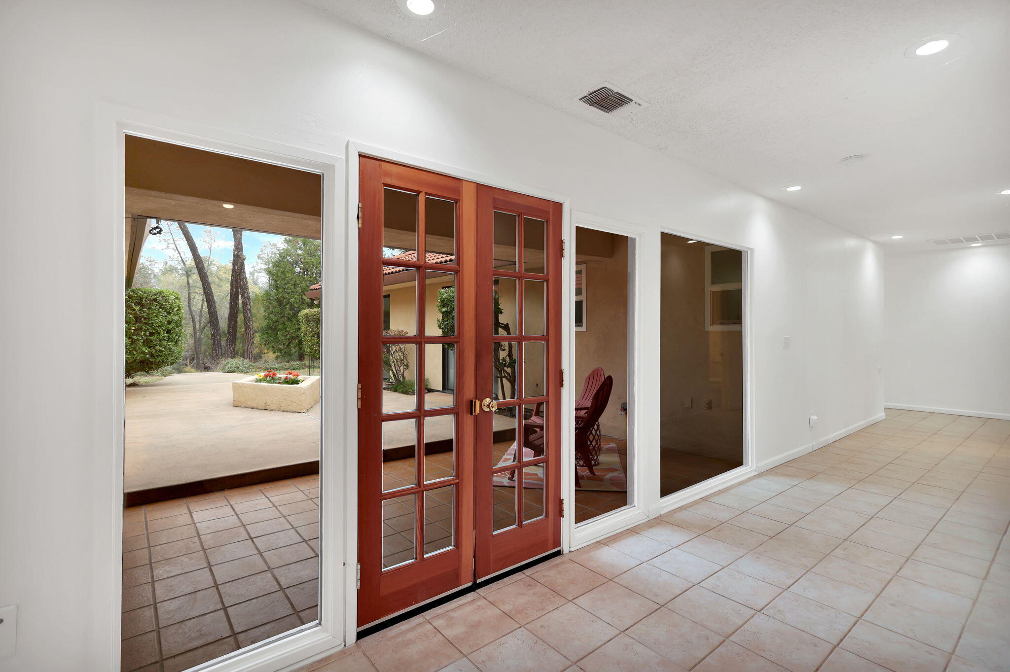 13144 Bear Mountain Road Redding, CA 96003 - Photo 11 of 69 14-web-or-mls-_K3A9569