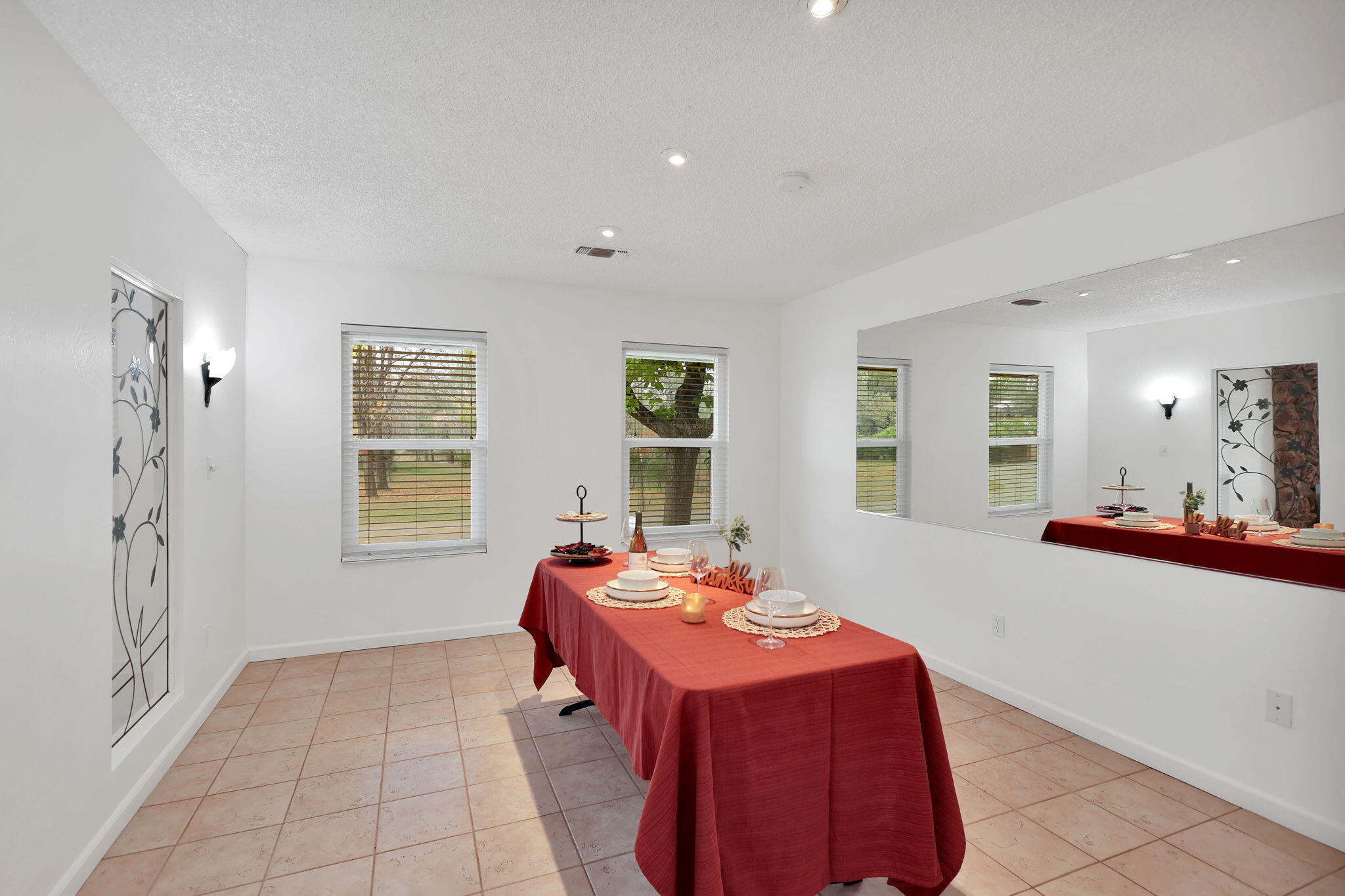 13144 Bear Mountain Road Redding, CA 96003 - Photo 20 of 69 a very nice looking room with a large window