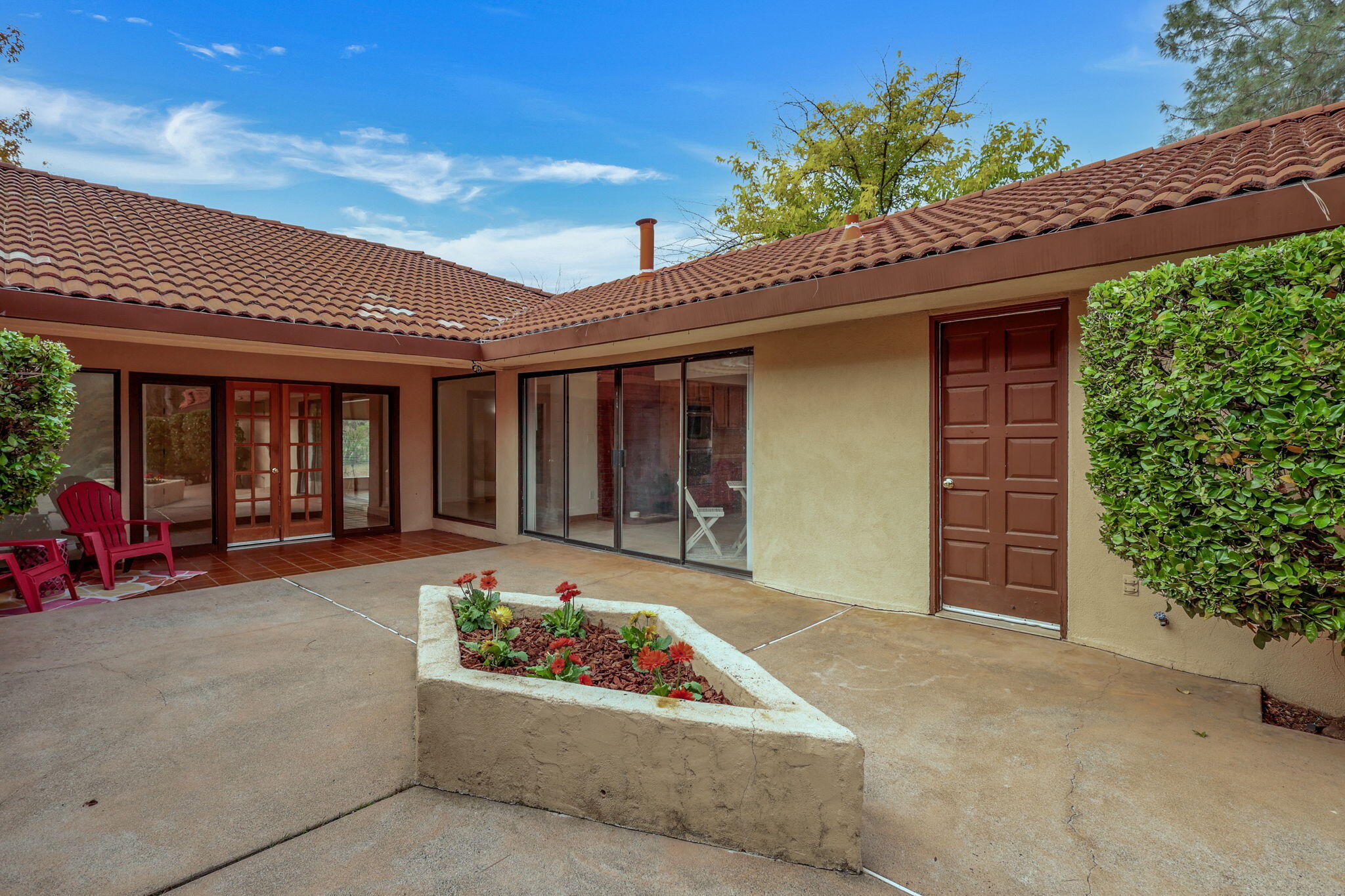 13144 Bear Mountain Road Redding, CA 96003 - Photo 28 of 69 a front view of a house with a yard