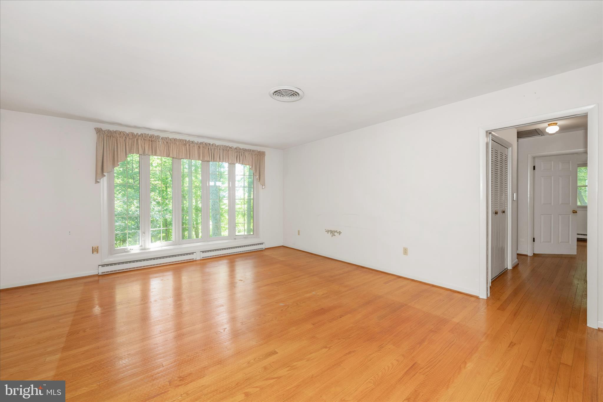 3403 Kemptown Church Road Monrovia, MD 21770 - Photo 5 of 68 Living Room