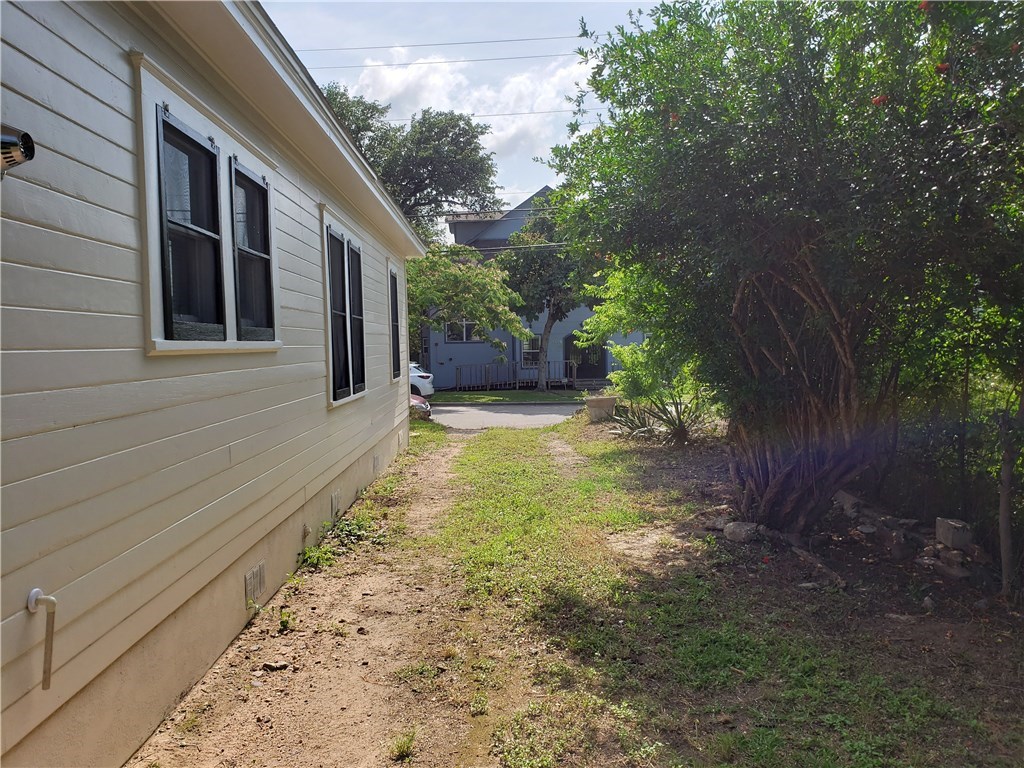 1405 Waller Street Austin, TX 78702 - Photo 16 of 20