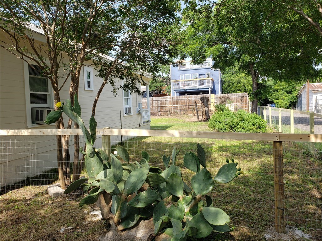 1405 Waller Street Austin, TX 78702 - Photo 18 of 20