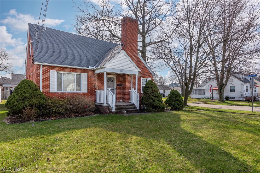 347 Gulf Road Elyria, OH 44035 - Photo 3 of 23