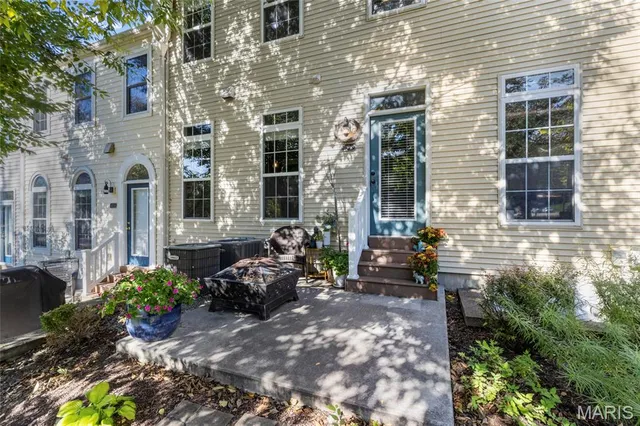 $440,000 | 417 South Geyer Road, Unit 2, Kirkwood, MO 63122