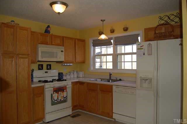 26 Round Spring Lane Durham, NC 27712 - Photo 5 of 11 KITCHEN